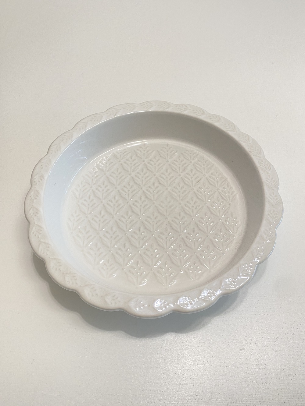 CIROA Print White Ceramic 9 Inch White Embossed Pie Plate